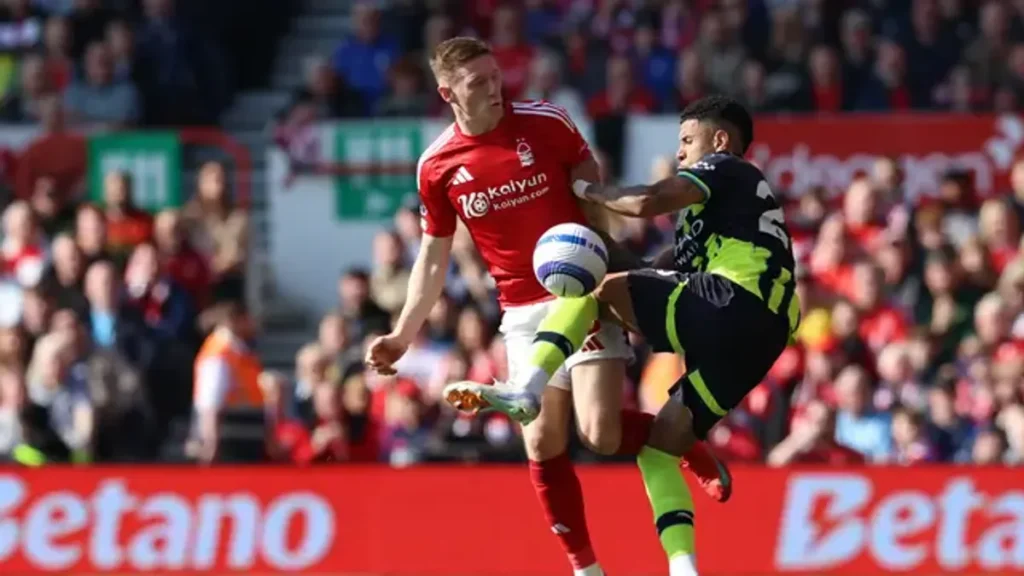 Manchester United Optimistis Salip Manchester City Berburu Elliot Anderson