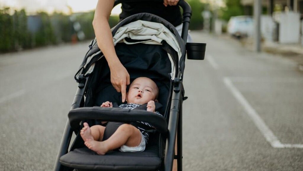 Perhatikan Lima Faktor Ini Saat Memilih Stroller Bayi yang Aman