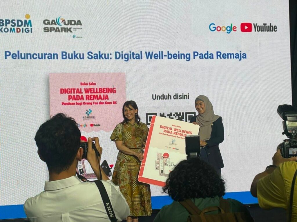 Meutya Hafid Minta Orang Tua Awasi Anak Akses Media Sosial