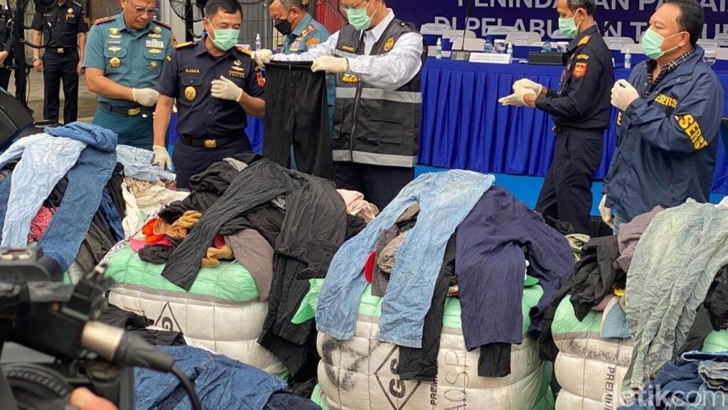 Bea Cukai Sita Pakaian dan Tas Impor Ilegal Rp41,6 Miliar