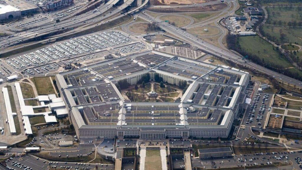 Tim Hazmat Isolasi Sejumlah Area Gedung Pentagon Akibat Polusi Udara