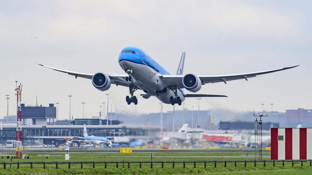 Kisah Raja Belanda yang Diam-diam Bekerja Sampingan Jadi Pilot KLM