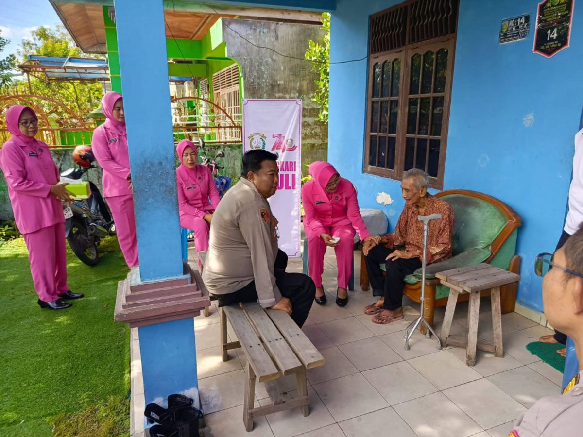 Polresta Palangka Raya Santuni Purnawirawan di Hari Bhayangkara