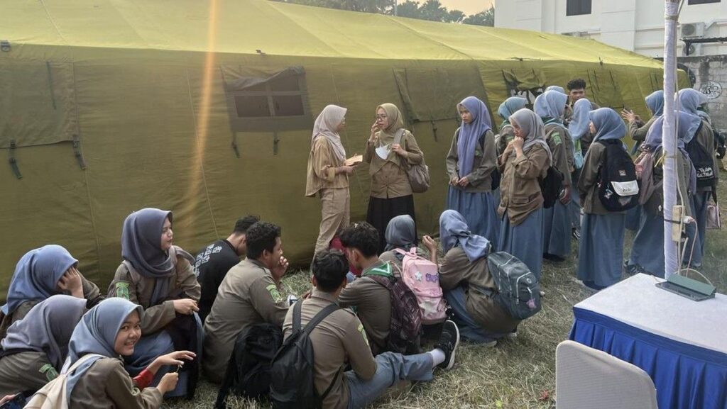 Siswa SMA Muhammadiyah 2 Jakarta Jenguk Korban Kebakaran Kemayoran