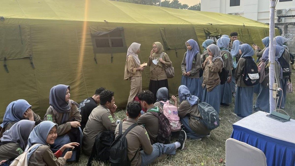 Siswa SMA Muhammadiyah 2 Jakarta Jenguk Korban Kebakaran Kemayoran