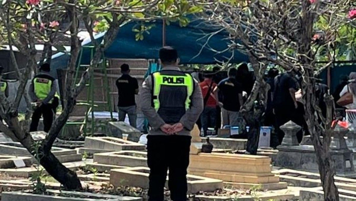 Polisi Ekshumasi Makam Korban Keracunan Sate Misterius di Boyolali