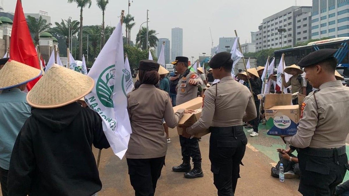 Petani KNRA Gelar Unjuk Rasa Agraria di Depan Gedung DPR RI