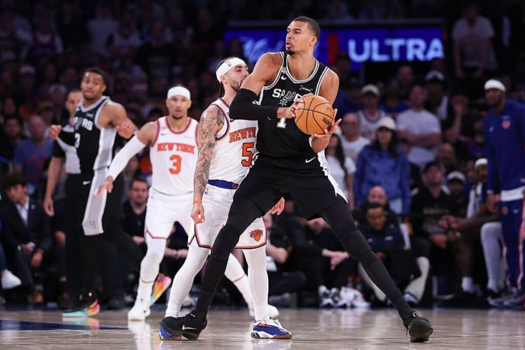 San Antonio Spurs Atasi New York Knicks Pada Gim Ketiga