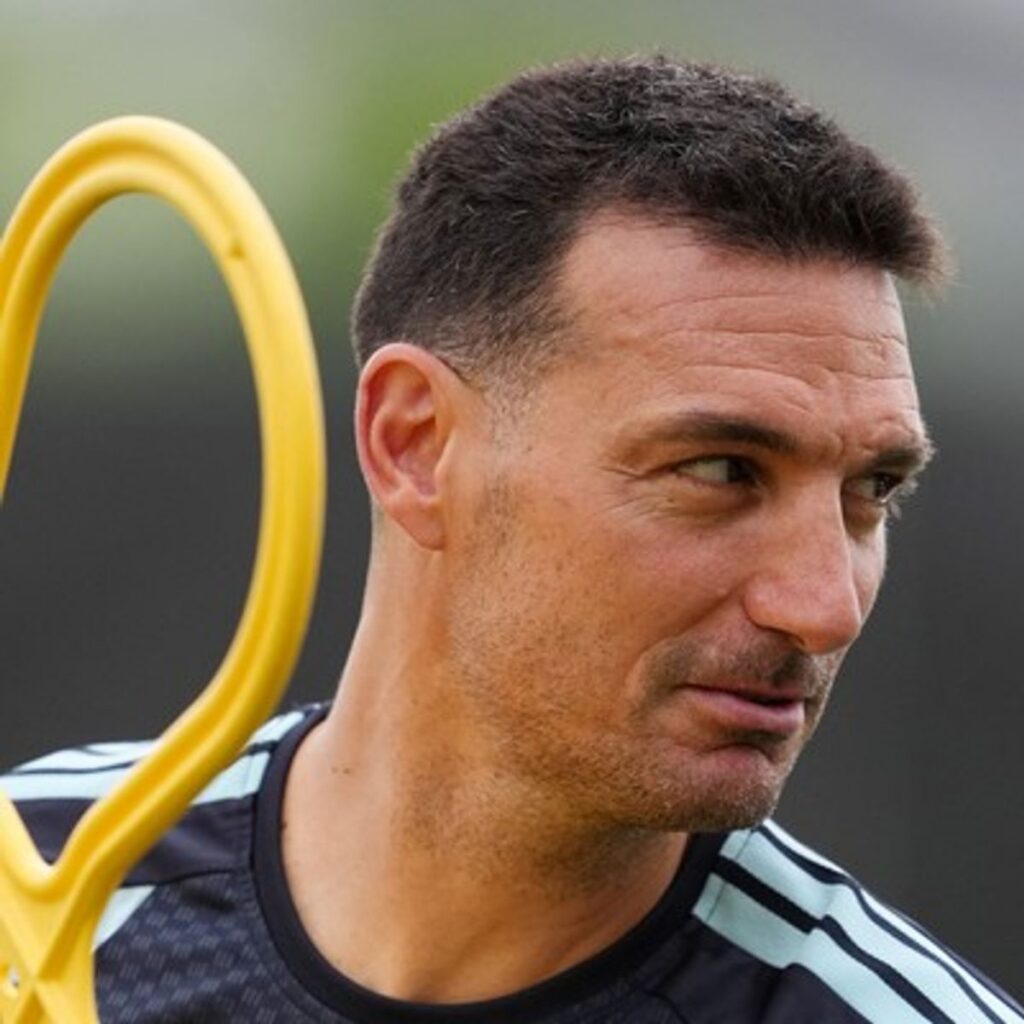 Scaloni Merombak Formasi Argentina Melawan Yordania