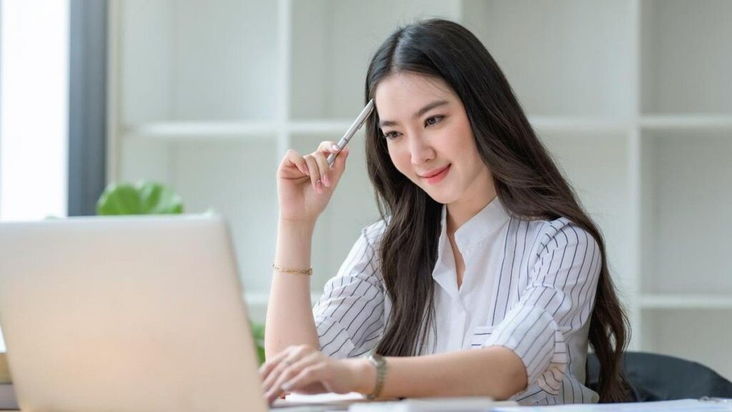 Mengenal Ciri Perempuan Cerdas Melalui Kombinasi IQ dan EQ Tinggi