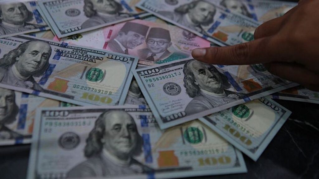 Kurs Rupiah Melemah ke Rp18.101 per Dolar AS Akibat Tensi Timur Tengah