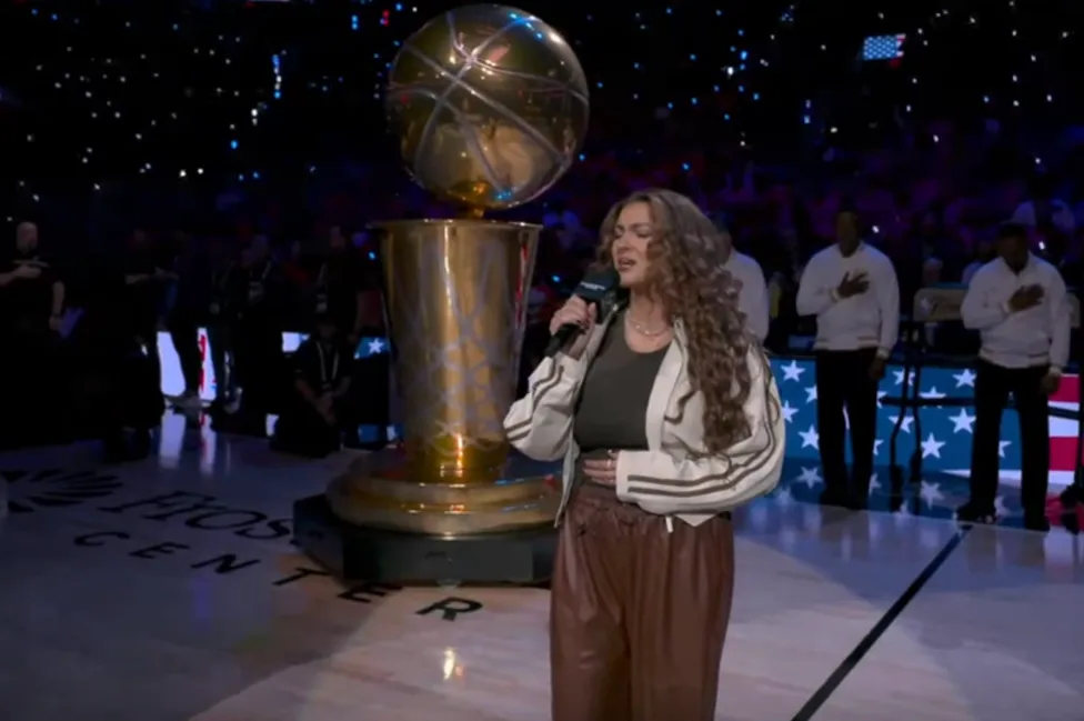 Pendukung New York Knicks Ganggu Aksi Tori Kelly di Final NBA 2026