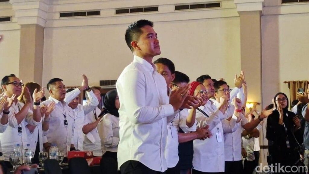 PSI Segera Sematkan Jaket Kader untuk Joko Widodo