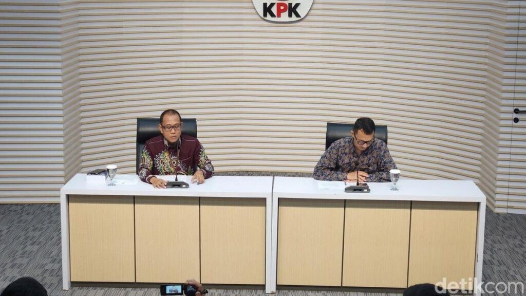 KPK Tahan Tiga Tersangka Korupsi Gedung Pemkab Lamongan