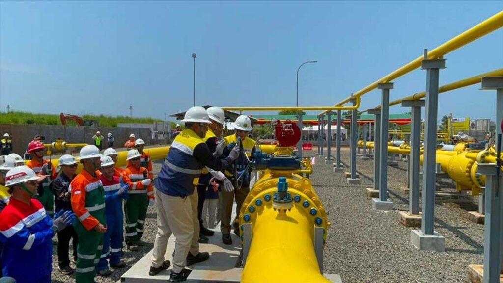 Pemerintah Menurunkan Harga Gas Alam Cair Industri Menjadi 13 Dolar