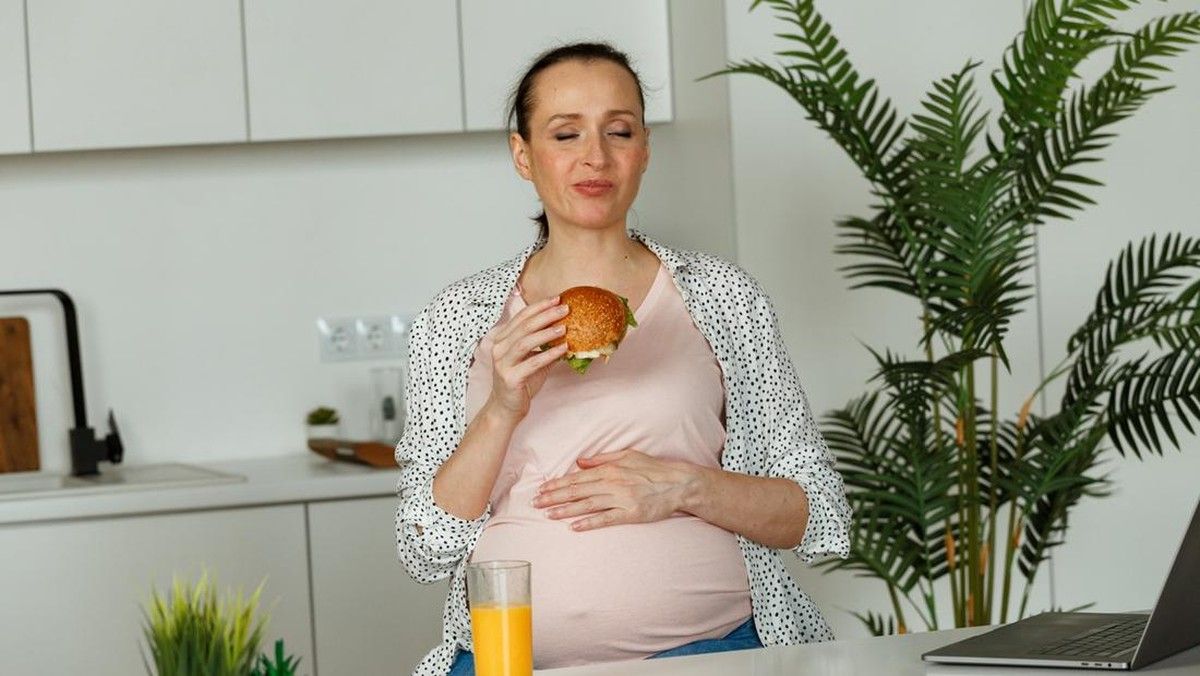 Dokter Spesialis Ungkap Aturan Aman Ibu Hamil Makan Hot Dog