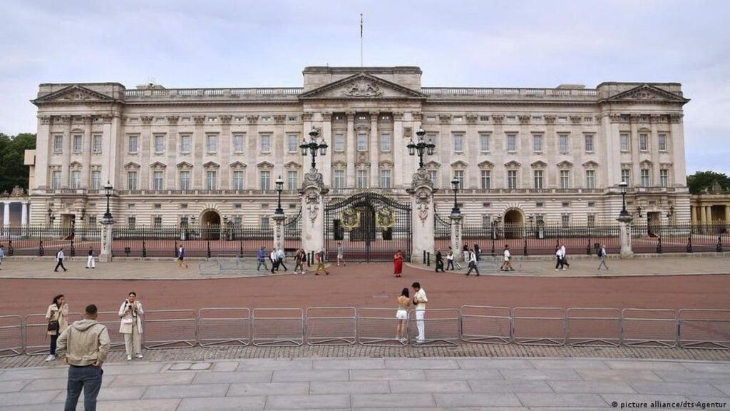 Raja Charles III Tetap Tinggal di Clarence House