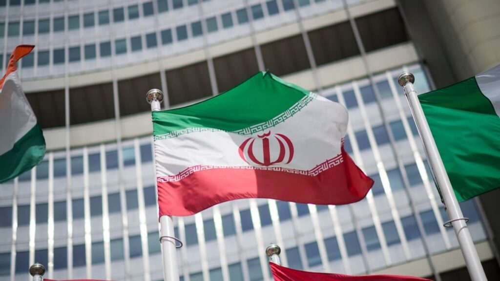 IRGC Iran Tembakkan 12 Rudal Balistik ke Pangkalan Militer AS