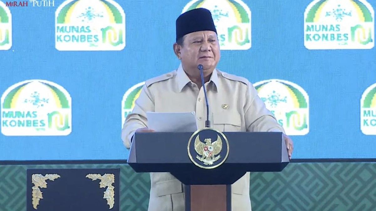 Prabowo Kelakar Soal Peci TNI Polri di Munas NU Bangkalan