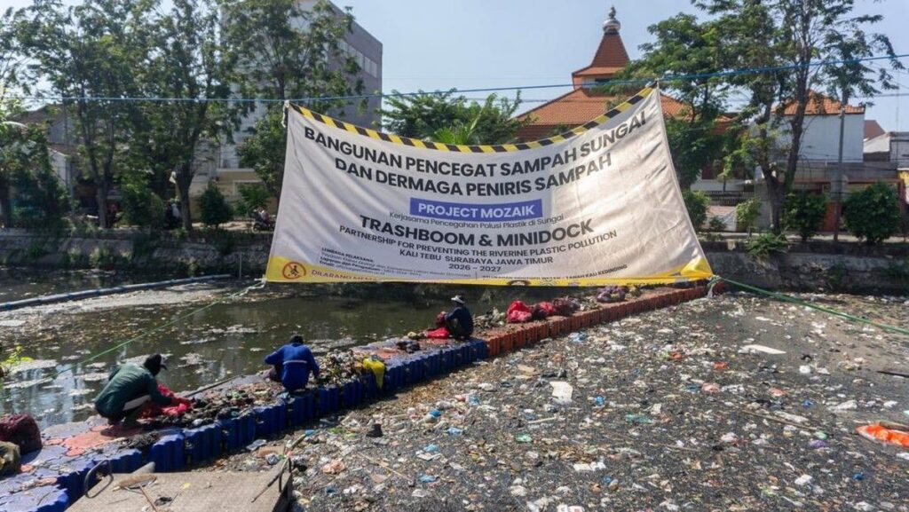 Surabaya Luncurkan Program Mitigasi Sampah Plastik Sungai