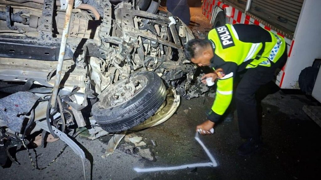 Ambulans Tabrak Truk Trailer di Tol Pekanbaru-Dumai Tiga Orang Tewas