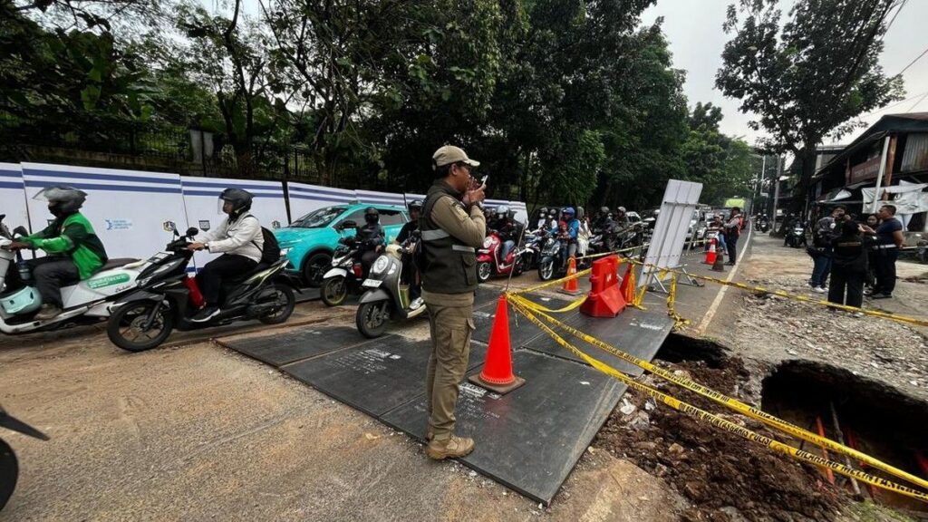 Pemprov DKI Targetkan Jalan Amblas Lenteng Agung Normal Awal Pekan