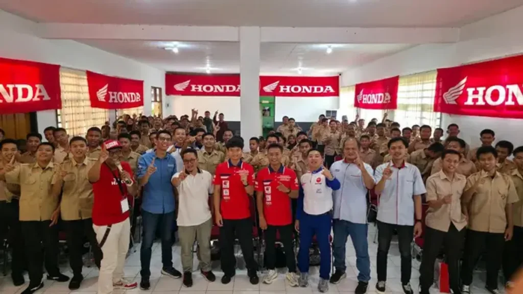 Pembalap Astra Honda Bagikan Pengalaman Balap Bagi Siswa SMKN 4 Tasikmalaya