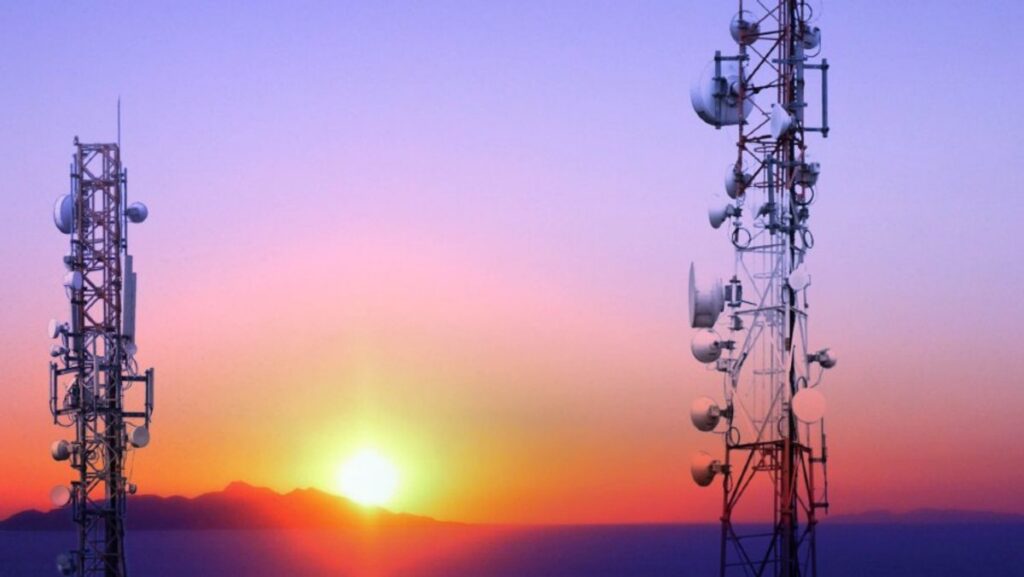 Komdigi Loloskan Tiga Operator Telepon Seluler ke Lelang Harga Frekuensi