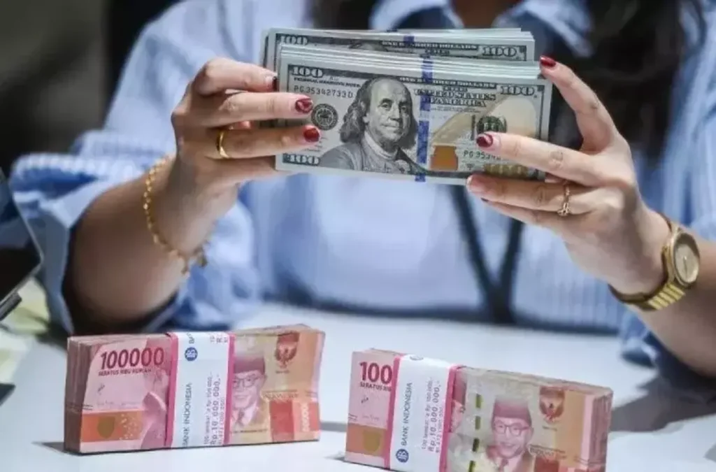 Rupiah Melemah Tiga Poin terhadap Dolar AS di Pasar Spot