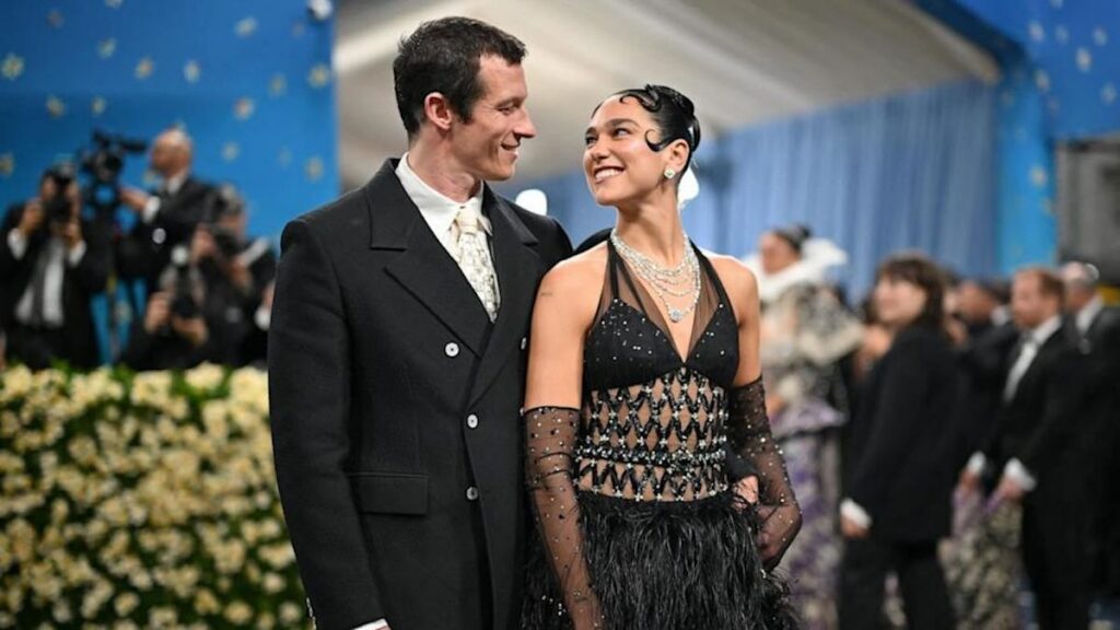 Callum Turner Nikahi Dua Lipa di London Setelah Setahun Bertunangan