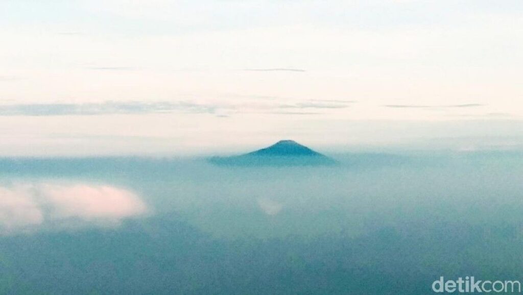 Perhutani Buka Kembali Jalur Pendakian Gunung Slamet