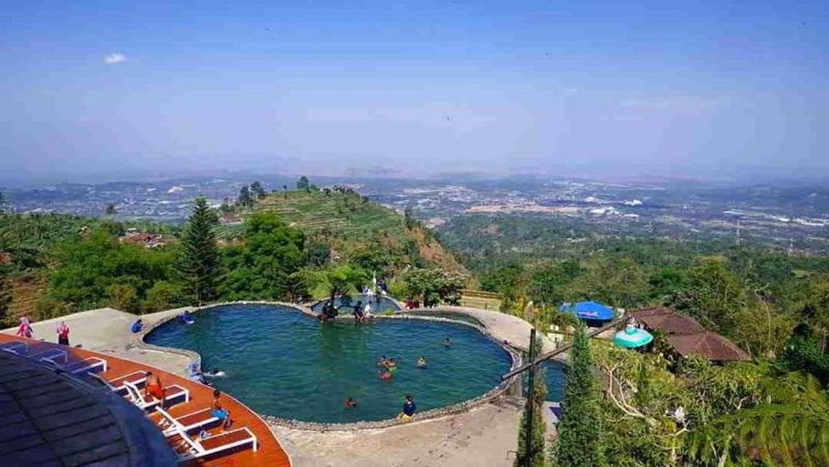 10 Rekomendasi Kolam Mata Air Pegunungan untuk Liburan Keluarga