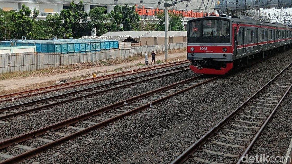 Menhub Resmikan Operasional Stasiun KRL Jakarta International Stadium