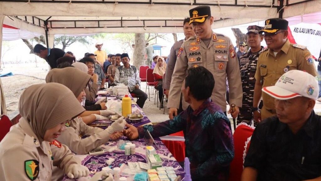Polres Kepulauan Seribu Gelar Bakti Sosial di Pulau Untung Jawa