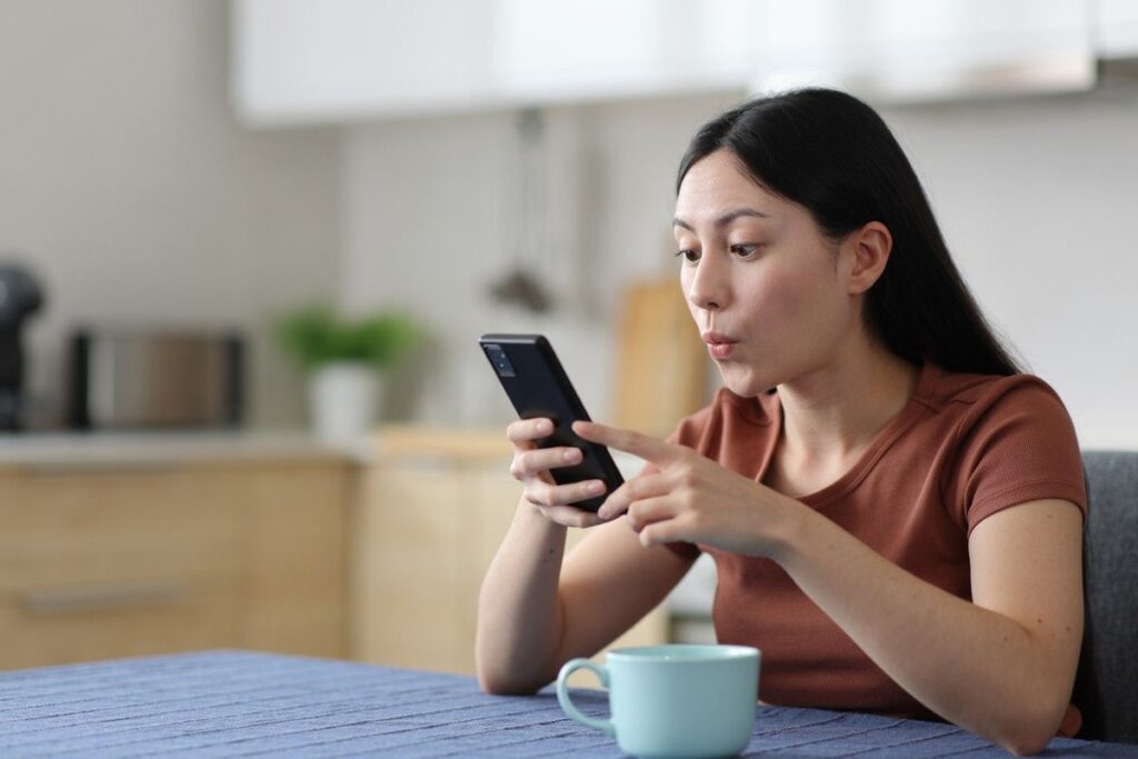 Studi Universitas Oxford Ungkap Kesenjangan Akses Digital Perempuan Global