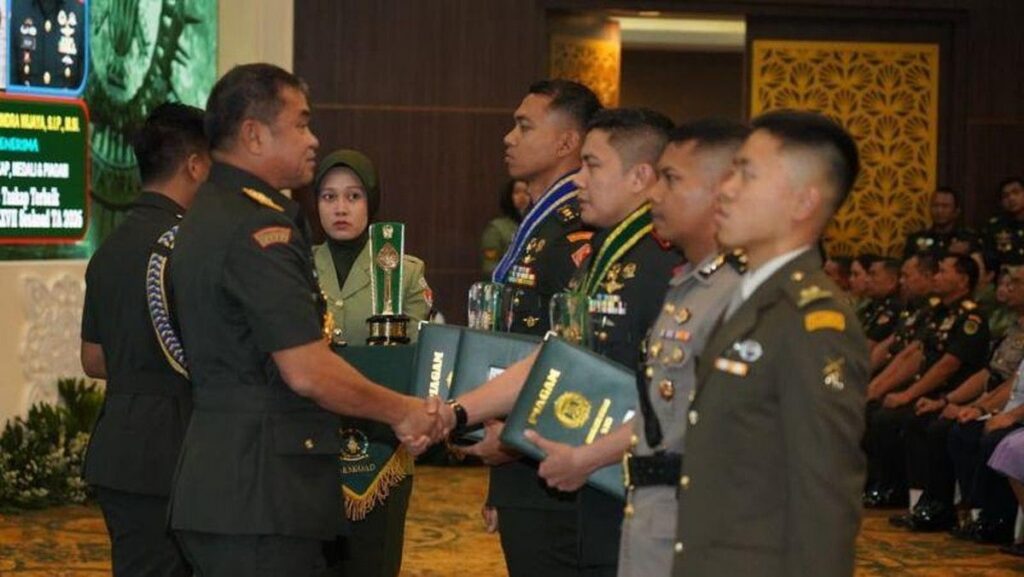 Letkol Inf Teddy Indra Wijaya Raih Penghargaan Penulis Taskap Terbaik Seskoad