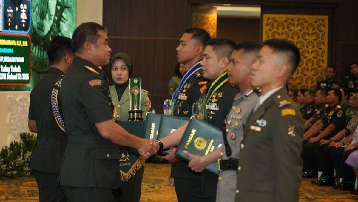Letkol Inf Teddy Indra Wijaya Raih Penghargaan Penulis Taskap Terbaik Seskoad