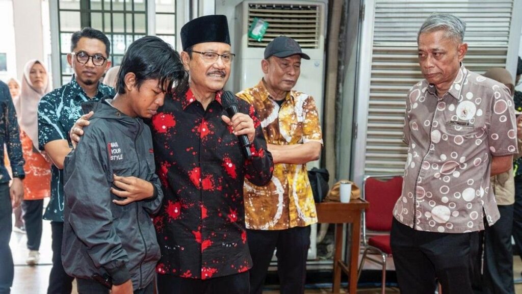 Mensos Saifullah Yusuf Tinjau Proses Belajar SRMP 10 Bogor