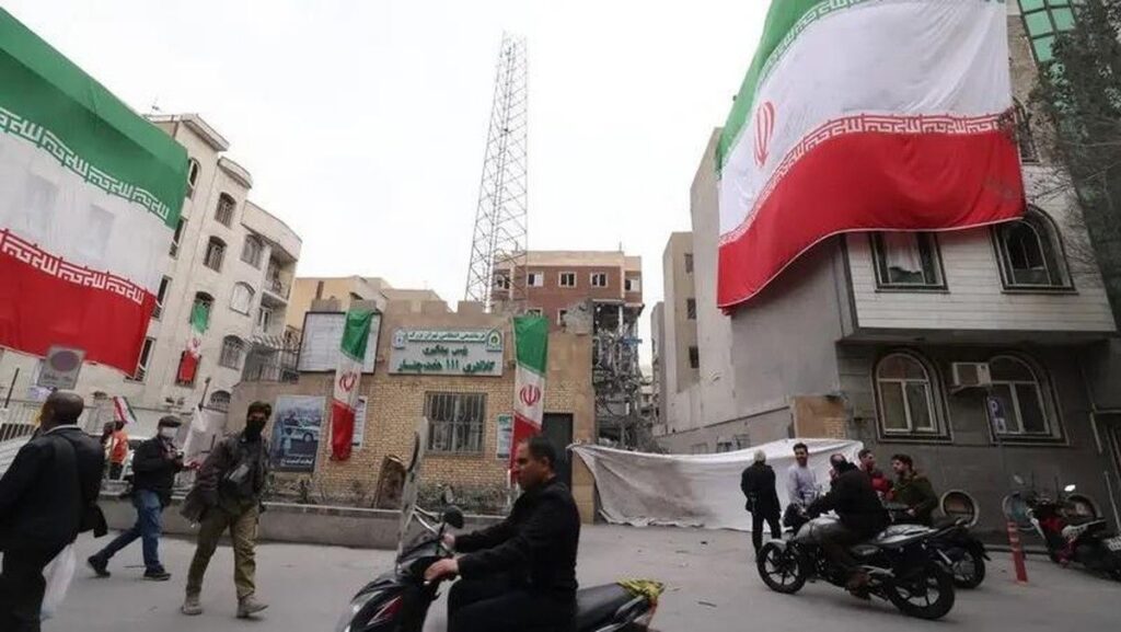 Serangan Militer Amerika Serikat di Iran Lukai Tiga Warga
