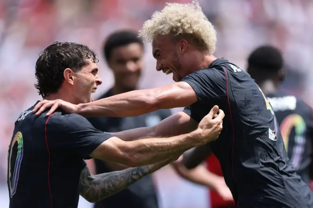 Tendangan Voli Antonee Robinson Samai Sejarah Gol Benny Feilhaber