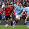 Manchester United Incar Sander Berge dan Crysencio Summerville