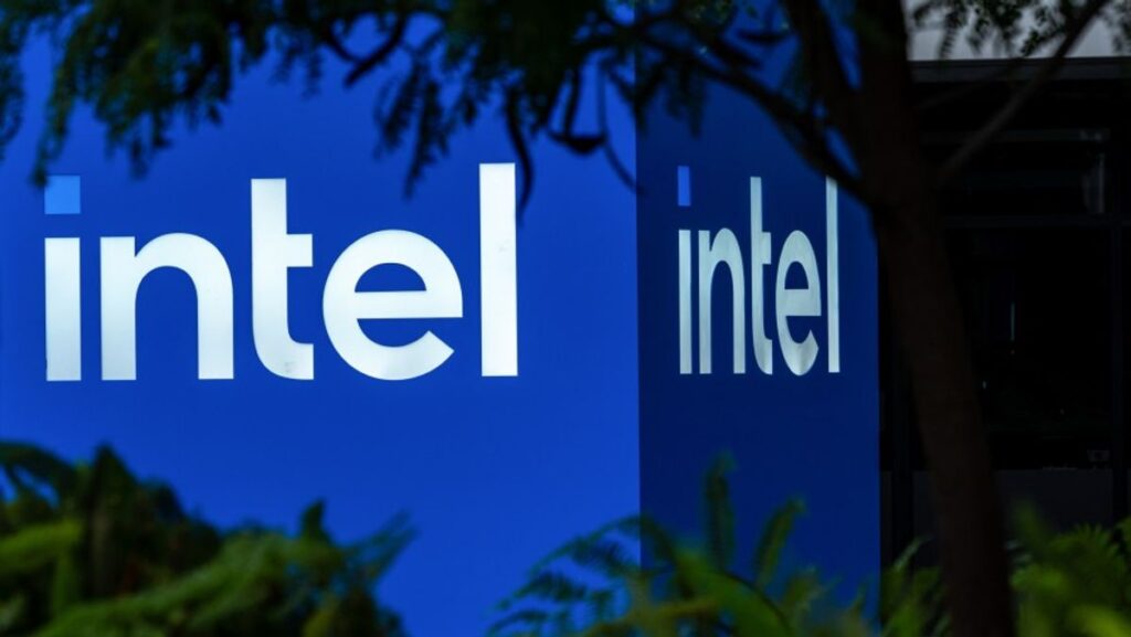 Saham Intel Melonjak Pasca Kabar Kerja Sama Produksi Chip AI Google