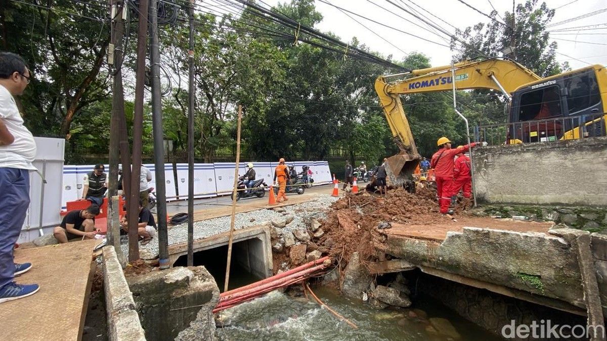 Pemerintah Kota Jakarta Selatan Kejar Perbaikan Jalan Amblas Lenteng Agung