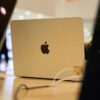 Apple Siapkan MacBook Ultra Layar Sentuh Pertama dengan Panel OLED