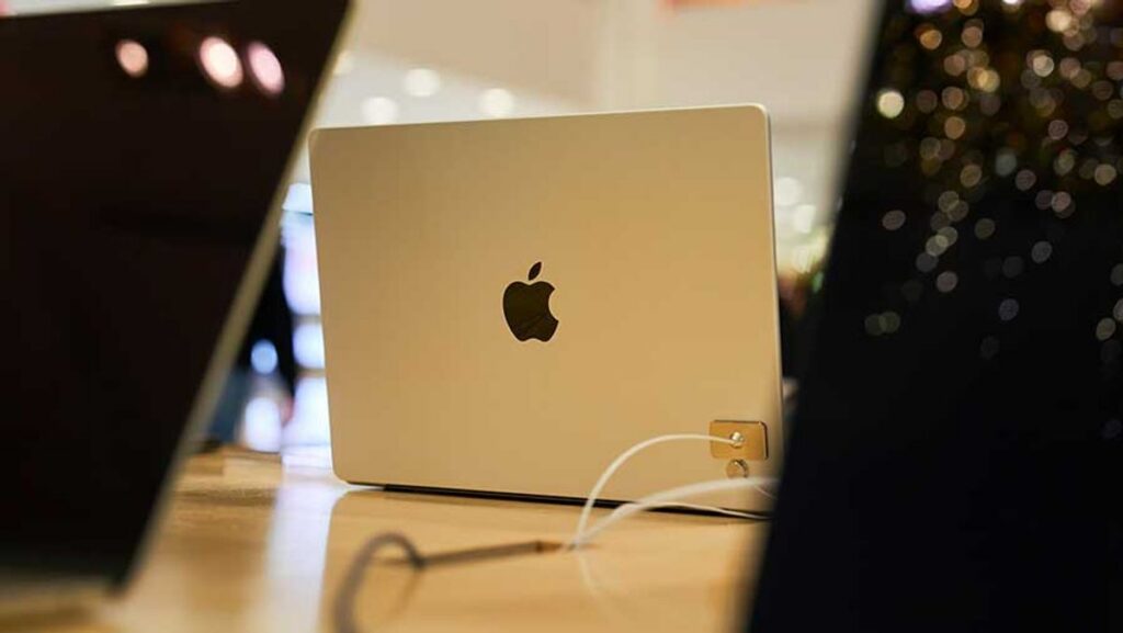 Apple Siapkan MacBook Ultra Layar Sentuh Pertama dengan Panel OLED
