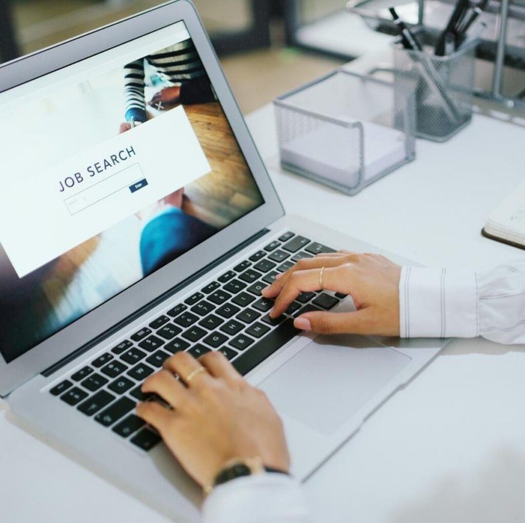 Mengenal Lily Padding Strategi Karier Gen Z untuk Berkembang
