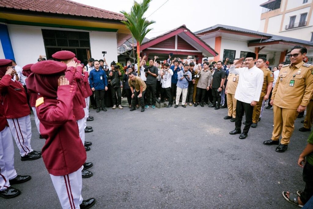Mensos Gus Ipul Dorong Masyarakat Masuk Sekolah Rakyat