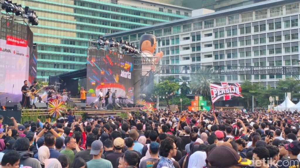 Jak Mania Padati Bundaran HI Doakan Persija Juara