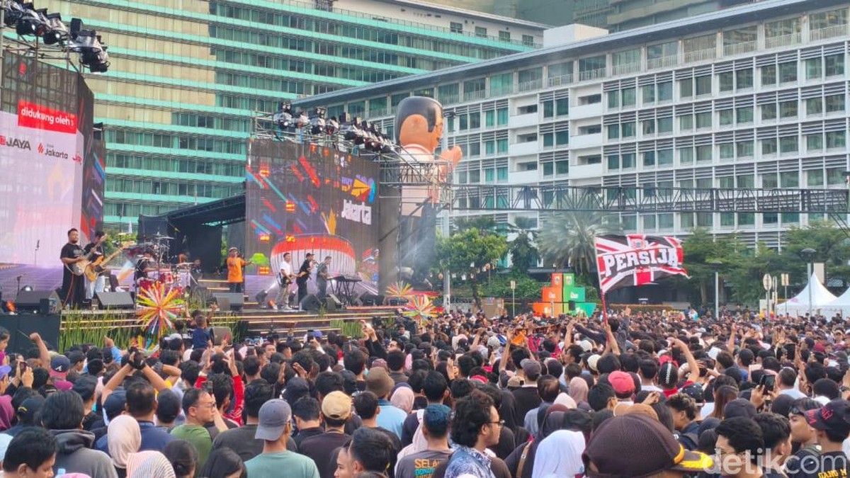 Jak Mania Padati Bundaran HI Doakan Persija Juara