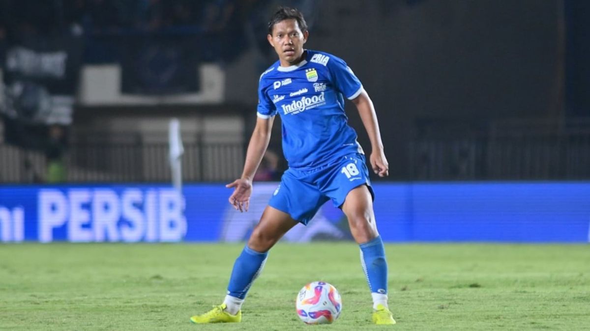 Bung Towel Soroti Absennya Adam Alis dari Skuad Timnas Indonesia